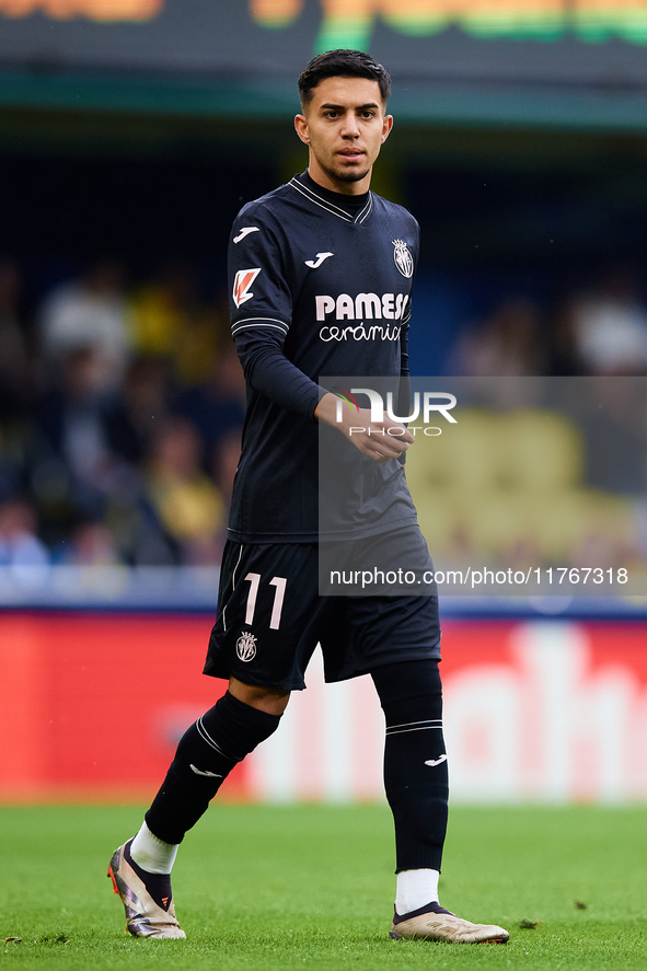 Ilias Akhomach of Villarreal CF looks on during the LaLiga EA Sports match between Villarreal CF and Deportivo Alaves at Estadio de la Ceram...