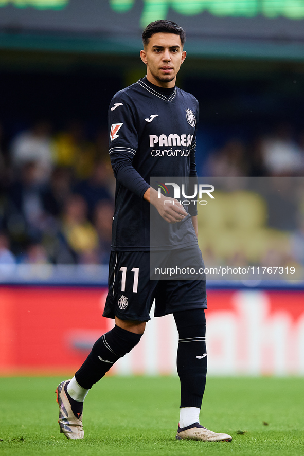 Ilias Akhomach of Villarreal CF looks on during the LaLiga EA Sports match between Villarreal CF and Deportivo Alaves at Estadio de la Ceram...