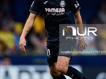 Dani Parejo of Villarreal CF plays during the LaLiga EA Sports match between Villarreal CF and Deportivo Alaves at Estadio de la Ceramica in...