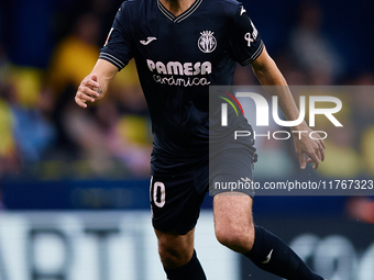 Dani Parejo of Villarreal CF plays during the LaLiga EA Sports match between Villarreal CF and Deportivo Alaves at Estadio de la Ceramica in...