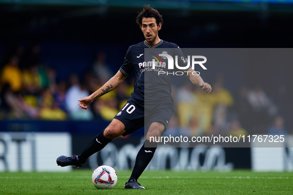 Dani Parejo of Villarreal CF plays during the LaLiga EA Sports match between Villarreal CF and Deportivo Alaves at Estadio de la Ceramica in...