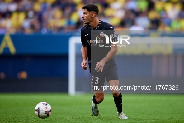 Sergi Cardona of Villarreal CF is in action during the LaLiga EA Sports match between Villarreal CF and Deportivo Alaves at Estadio de la Ce...