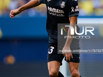 Sergi Cardona of Villarreal CF is in action during the LaLiga EA Sports match between Villarreal CF and Deportivo Alaves at Estadio de la Ce...