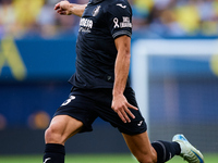 Sergi Cardona of Villarreal CF is in action during the LaLiga EA Sports match between Villarreal CF and Deportivo Alaves at Estadio de la Ce...