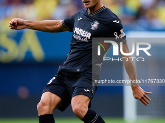 Sergi Cardona of Villarreal CF is in action during the LaLiga EA Sports match between Villarreal CF and Deportivo Alaves at Estadio de la Ce...