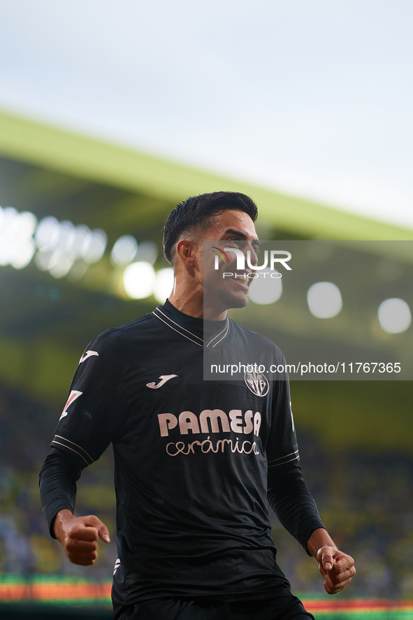 Ilias Akhomach of Villarreal CF celebrates after scoring the team's first goal during the LaLiga EA Sports match between Villarreal CF and D...