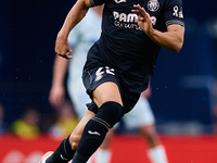 Ayoze of Villarreal CF is in action during the LaLiga EA Sports match between Villarreal CF and Deportivo Alaves at Estadio de la Ceramica i...