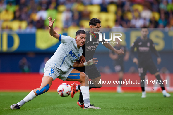 Ayoze (R) of Villarreal CF competes for the ball with Abdelkabir Abqar of Deportivo Alaves during the LaLiga EA Sports match between Villarr...