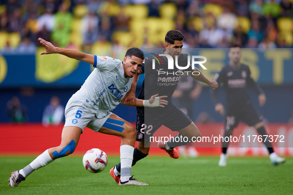 Ayoze (R) of Villarreal CF competes for the ball with Abdelkabir Abqar of Deportivo Alaves during the LaLiga EA Sports match between Villarr...