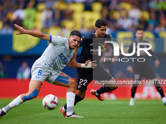 Ayoze (R) of Villarreal CF competes for the ball with Abdelkabir Abqar of Deportivo Alaves during the LaLiga EA Sports match between Villarr...