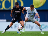 Sergi Cardona of Villarreal CF competes for the ball with Nahuel Tenaglia of Deportivo Alaves during the LaLiga EA Sports match between Vill...