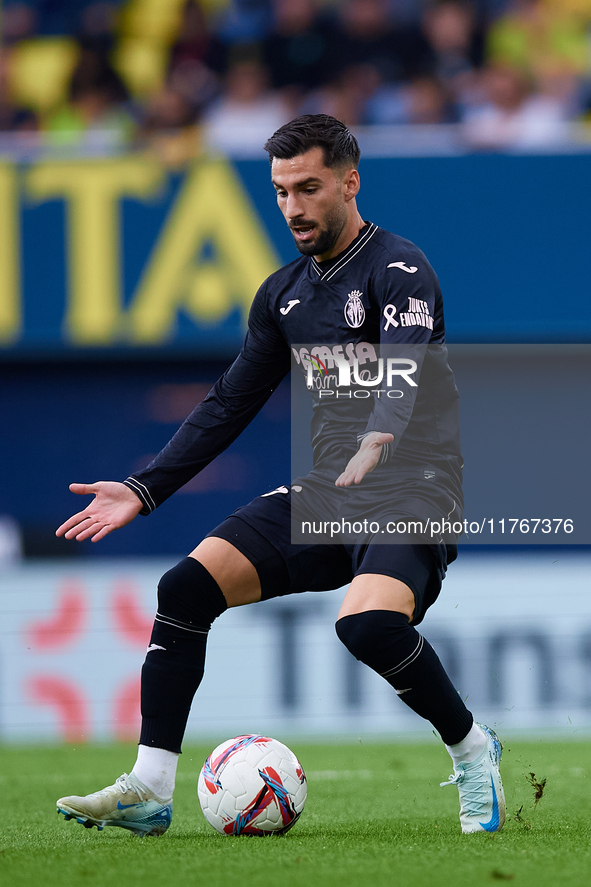 Alex Baena of Villarreal CF reacts during the LaLiga EA Sports match between Villarreal CF and Deportivo Alaves at Estadio de la Ceramica in...