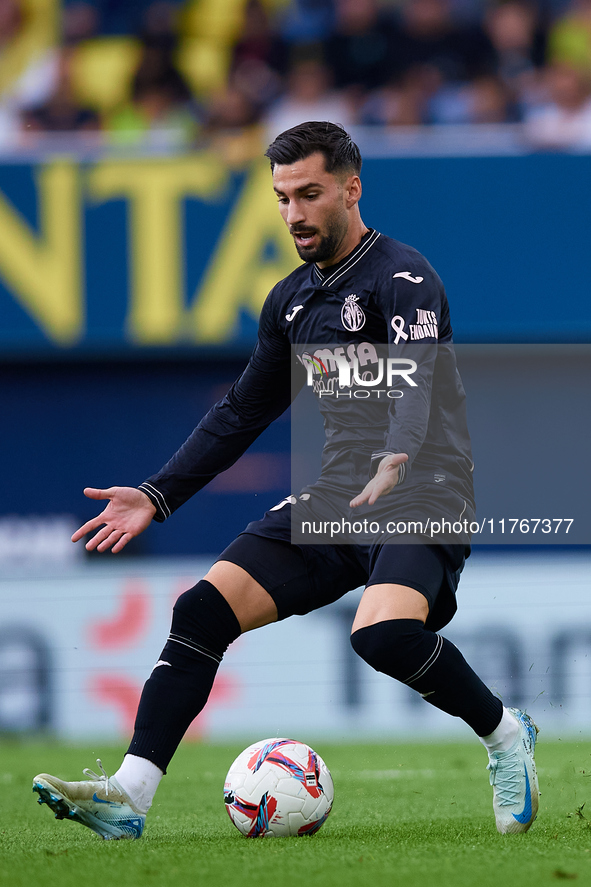 Alex Baena of Villarreal CF reacts during the LaLiga EA Sports match between Villarreal CF and Deportivo Alaves at Estadio de la Ceramica in...