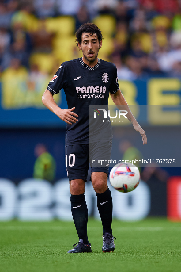 Dani Parejo of Villarreal CF plays during the LaLiga EA Sports match between Villarreal CF and Deportivo Alaves at Estadio de la Ceramica in...