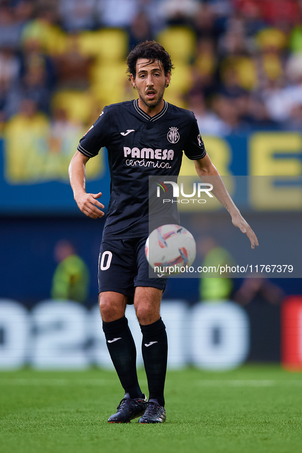 Dani Parejo of Villarreal CF plays during the LaLiga EA Sports match between Villarreal CF and Deportivo Alaves at Estadio de la Ceramica in...