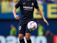 Dani Parejo of Villarreal CF plays during the LaLiga EA Sports match between Villarreal CF and Deportivo Alaves at Estadio de la Ceramica in...