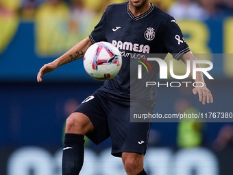 Dani Parejo of Villarreal CF plays during the LaLiga EA Sports match between Villarreal CF and Deportivo Alaves at Estadio de la Ceramica in...