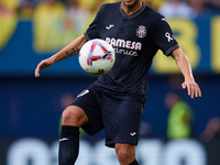 Dani Parejo of Villarreal CF plays during the LaLiga EA Sports match between Villarreal CF and Deportivo Alaves at Estadio de la Ceramica in...