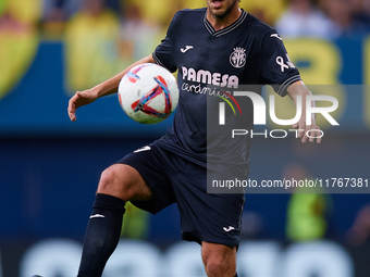 Dani Parejo of Villarreal CF plays during the LaLiga EA Sports match between Villarreal CF and Deportivo Alaves at Estadio de la Ceramica in...