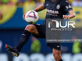 Dani Parejo of Villarreal CF plays during the LaLiga EA Sports match between Villarreal CF and Deportivo Alaves at Estadio de la Ceramica in...