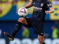 Dani Parejo of Villarreal CF plays during the LaLiga EA Sports match between Villarreal CF and Deportivo Alaves at Estadio de la Ceramica in...