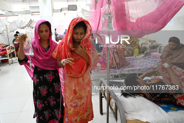 Patients suffering from dengue fever receive treatment inside the 'Shaheed Suhrawardy' Medical College Hospital in Dhaka, Bangladesh, on Nov...