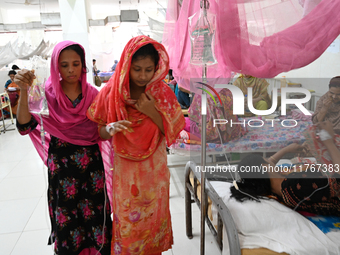 Patients suffering from dengue fever receive treatment inside the 'Shaheed Suhrawardy' Medical College Hospital in Dhaka, Bangladesh, on Nov...