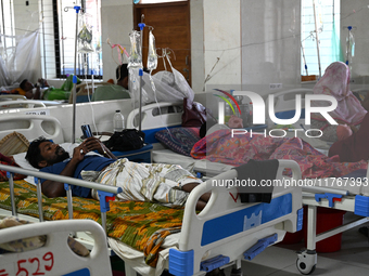 Patients suffering from dengue fever receive treatment inside the 'Shaheed Suhrawardy' Medical College Hospital in Dhaka, Bangladesh, on Nov...