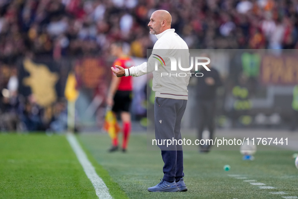 Vincenzo Italiano head coach of Bologna FC gestures during the Serie A Enilive match between AS Roma and Bologna FC at Stadio Olimpico on No...