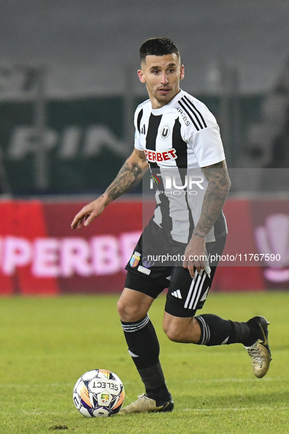 Ovidiu Bic is in action during the Superliga match between Universitatea Cluj and FCSB at Cluj Arena in Cluj, Romania, on November 10, 2024....