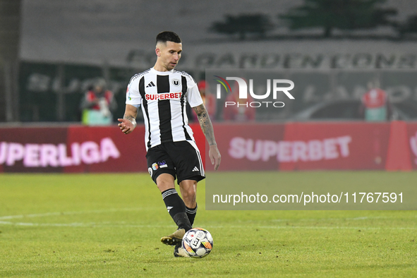 Ovidiu Bic is in action during the Superliga match between Universitatea Cluj and FCSB at Cluj Arena in Cluj, Romania, on November 10, 2024....