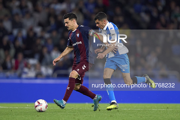 Diego Villares of RC Deportivo de La Coruna competes for the ball with Sergio Alvarez of SD Eibar during the LaLiga Hypermotion match betwee...