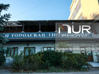 The typography building in Kherson, Ukraine, on November 7, 2024, is damaged by Russian shelling. NO USE RUSSIA. NO USE BELARUS. (