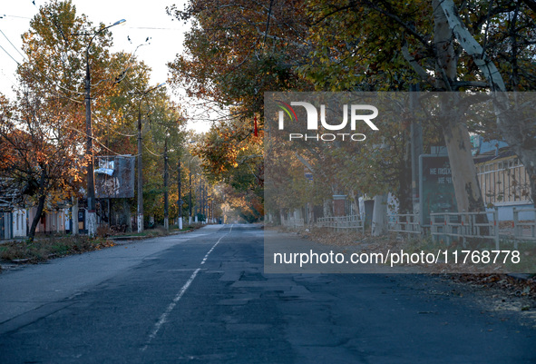 An empty street is in Kherson, Ukraine, on November 7, 2024. NO USE RUSSIA. NO USE BELARUS. 