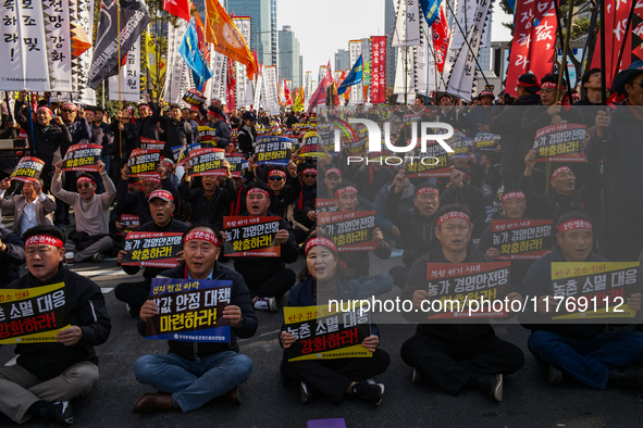 Hundreds of farmers, organized by the Korea Advanced Farmers Federation, gather in front of the National Assembly in Yeouido for the Farmers...