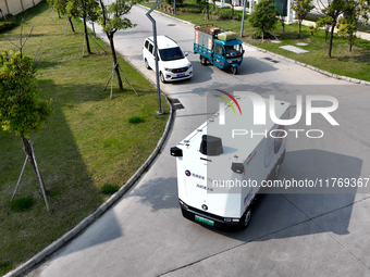 An unmanned delivery vehicle with the largest warehouse capacity operates for the first time at the sorting center of Yancheng Yidatong Logi...