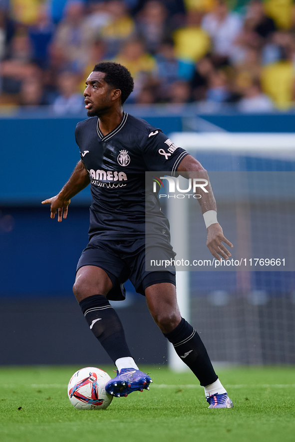 Logan Evans Costa of Villarreal CF is in action during the LaLiga EA Sports match between Villarreal CF and Deportivo Alaves at Estadio de l...