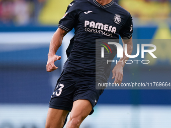 Sergi Cardona of Villarreal CF is in action during the LaLiga EA Sports match between Villarreal CF and Deportivo Alaves at Estadio de la Ce...