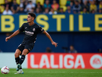 Sergi Cardona of Villarreal CF is in action during the LaLiga EA Sports match between Villarreal CF and Deportivo Alaves at Estadio de la Ce...