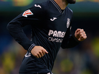 Alex Baena of Villarreal CF is in action during the LaLiga EA Sports match between Villarreal CF and Deportivo Alaves at Estadio de la Ceram...