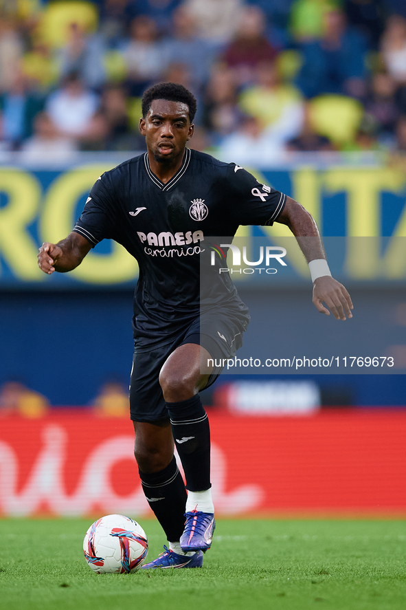 Logan Evans Costa of Villarreal CF is in action during the LaLiga EA Sports match between Villarreal CF and Deportivo Alaves at Estadio de l...