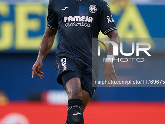 Logan Evans Costa of Villarreal CF is in action during the LaLiga EA Sports match between Villarreal CF and Deportivo Alaves at Estadio de l...