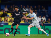 Dani Parejo of Villarreal CF competes for the ball with Kike Garcia of Deportivo Alaves during the LaLiga EA Sports match between Villarreal...