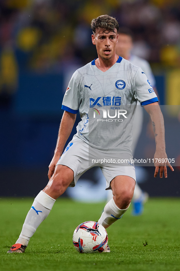 Antonio Blanco of Deportivo Alaves is in action during the LaLiga EA Sports match between Villarreal CF and Deportivo Alaves at Estadio de l...