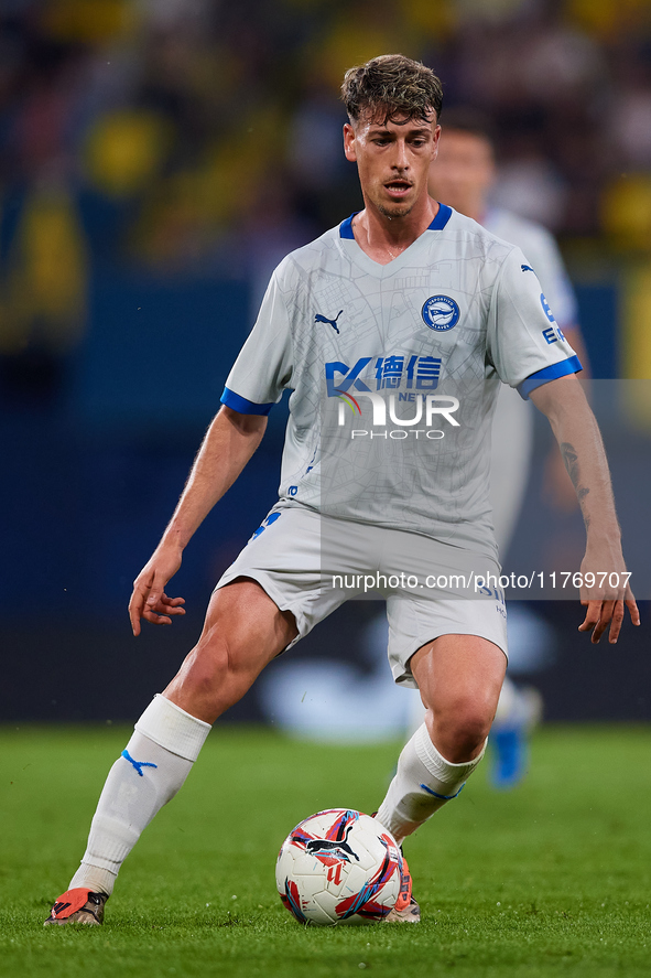 Antonio Blanco of Deportivo Alaves is in action during the LaLiga EA Sports match between Villarreal CF and Deportivo Alaves at Estadio de l...