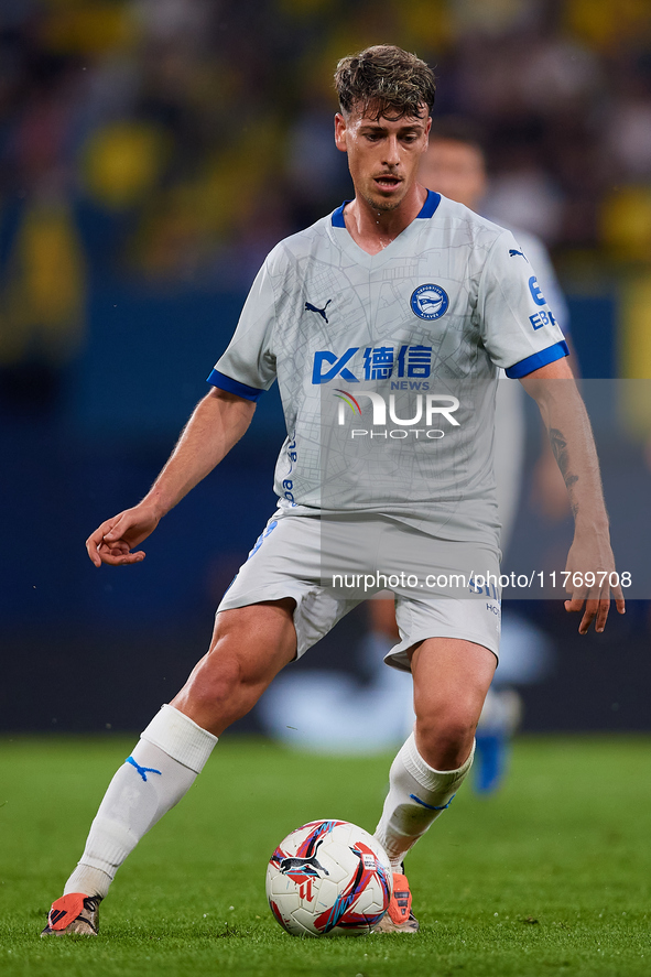 Antonio Blanco of Deportivo Alaves is in action during the LaLiga EA Sports match between Villarreal CF and Deportivo Alaves at Estadio de l...