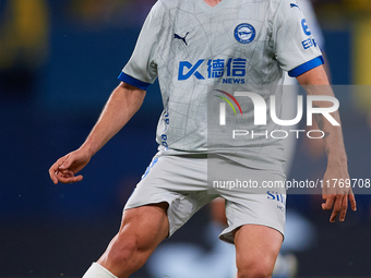 Antonio Blanco of Deportivo Alaves is in action during the LaLiga EA Sports match between Villarreal CF and Deportivo Alaves at Estadio de l...