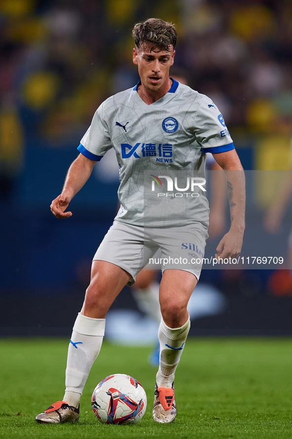 Antonio Blanco of Deportivo Alaves is in action during the LaLiga EA Sports match between Villarreal CF and Deportivo Alaves at Estadio de l...