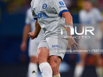 Antonio Blanco of Deportivo Alaves is in action during the LaLiga EA Sports match between Villarreal CF and Deportivo Alaves at Estadio de l...