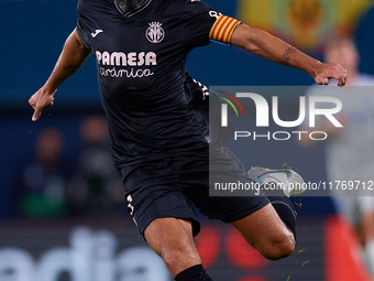 Raul Albiol of Villarreal CF is in action during the LaLiga EA Sports match between Villarreal CF and Deportivo Alaves at Estadio de la Cera...